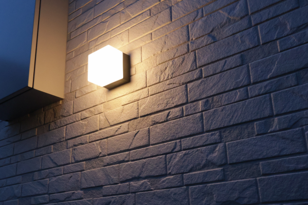 防犯対策として照明を設置