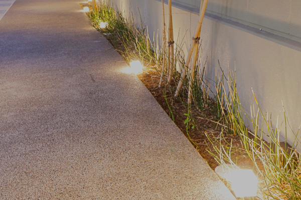 アプローチ・足元照明の設置